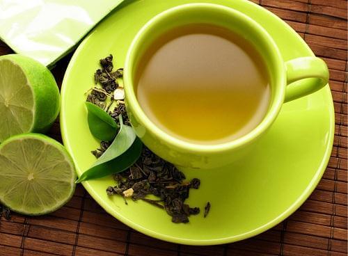 Đau bụng kinh không nên ăn gì - Tránh uống trà xanh